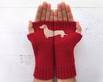 Cadeau teckel, gants rouges sans doigts, accessoire Saint-Valentin, vêtements d’hiver, tricots faits à la main, cadeaux Doxie, chien Wiener, cadeau de la Saint-Valentin