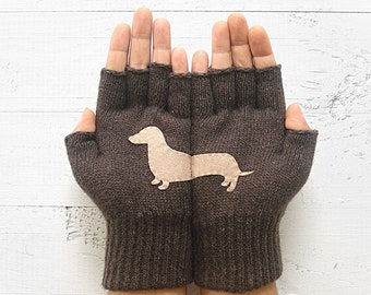 Guantes marrones sin dedos, manoplas Dachshund, regalo de perro hecho a mano, regalos de mujer, regalo único, accesorios de invierno, ropa de San Valentín para mujer