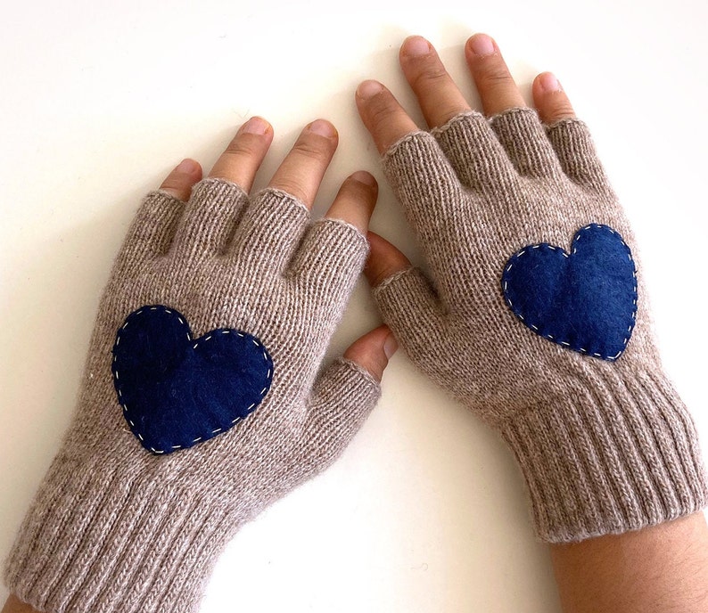 Woman Fingerless Gloves, Heart Mittens, Valentines Day Gift, Handmade Gifts, Gifts For Her, Texting Mittens, Couple Gift, Valentine Clothing 画像 10