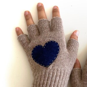 Woman Fingerless Gloves, Heart Mittens, Valentines Day Gift, Handmade Gifts, Gifts For Her, Texting Mittens, Couple Gift, Valentine Clothing 画像 9