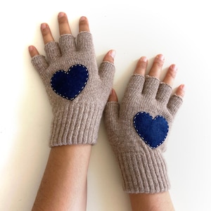 Woman Fingerless Gloves, Heart Mittens, Valentines Day Gift, Handmade Gifts, Gifts For Her, Texting Mittens, Couple Gift, Valentine Clothing 画像 3