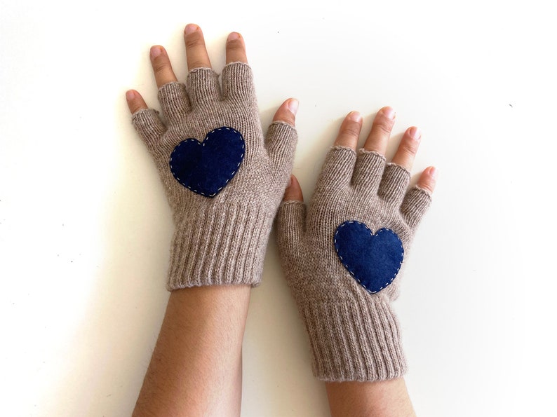 Woman Fingerless Gloves, Heart Mittens, Valentines Day Gift, Handmade Gifts, Gifts For Her, Texting Mittens, Couple Gift, Valentine Clothing 画像 3