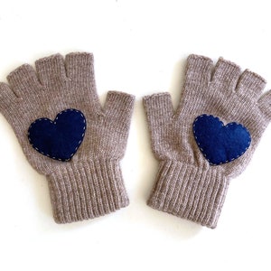 Woman Fingerless Gloves, Heart Mittens, Valentines Day Gift, Handmade Gifts, Gifts For Her, Texting Mittens, Couple Gift, Valentine Clothing 画像 5