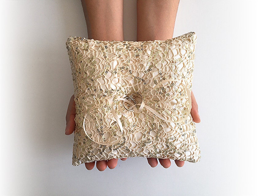 Gold Sequin Ring Bearer Pillow: 8 display picture 1