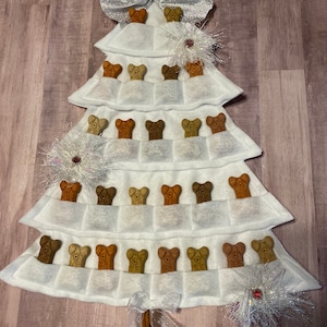 Puppy Treat TreeAdvent Calendar White w/Biscuits