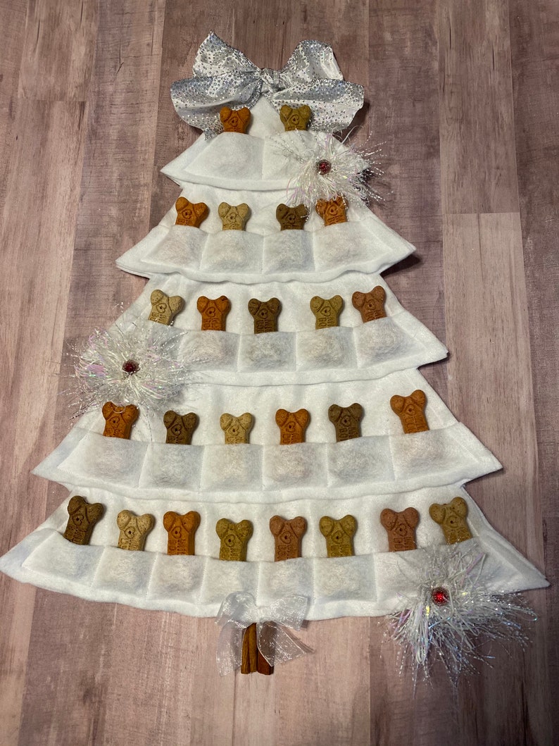 Puppy Treat TreeAdvent Calendar White w/Biscuits