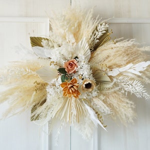 Arche de mariage bohème, herbe de pampa, arche festonnée, toile de fond de mariage en plein air, arrangement d&#39;arche florale, fleurs d&#39;arche, arche de fleurs en soie