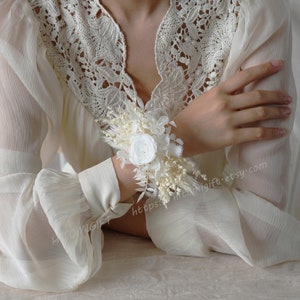 Bouquets de fleurs roses aux poignets/Corsages de mariage/Corsages de fleurs séchées/Corsages de fleurs de pampa/Bracelets de fleurs d&#39;herbe de la pampa/Bracelets de fleurs/Bracelets faits main