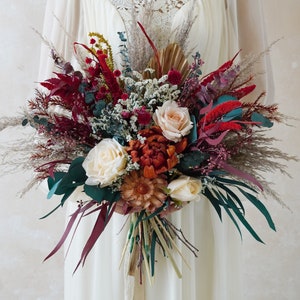 Rostorange ~ Grün Eukalyptusblätter Blumenstrauß / Tiefroter Blumenstrauß / Pampasgras Blumenstrauß / Braut & Brautjungfern Blumenstrauß / Trockenblumenstrauß / Boho Bräute