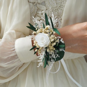 Green& white flower Corsage/Wedding Wrist corsage/Eucalyptus bridal/Green Eucalyptus Wrist Boutonniere/Bridesmaids Gift/Woodland Wedding