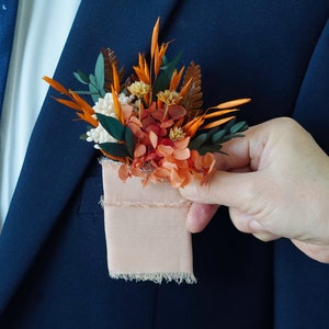 Boutonnière de poche vert + orange brûlé/boutonnière rose orange/boutonnière du marié/boutonnière de mariage/boutonnière séchée/mini bouquet de fleurs