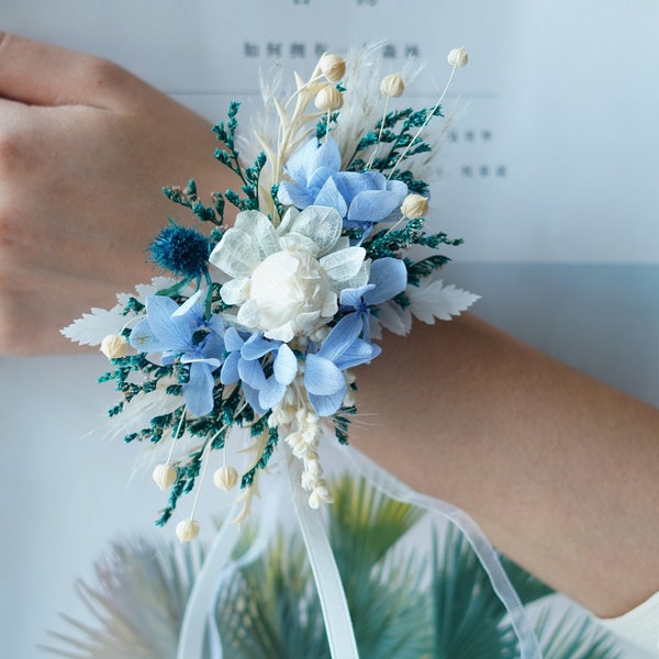 Blauwe pols corsage/bruids pols bloem/bruidsmeisje pols bloem/Lady corsage/Pampas gras corsage/handgemaakte pols bloem/bloem armband