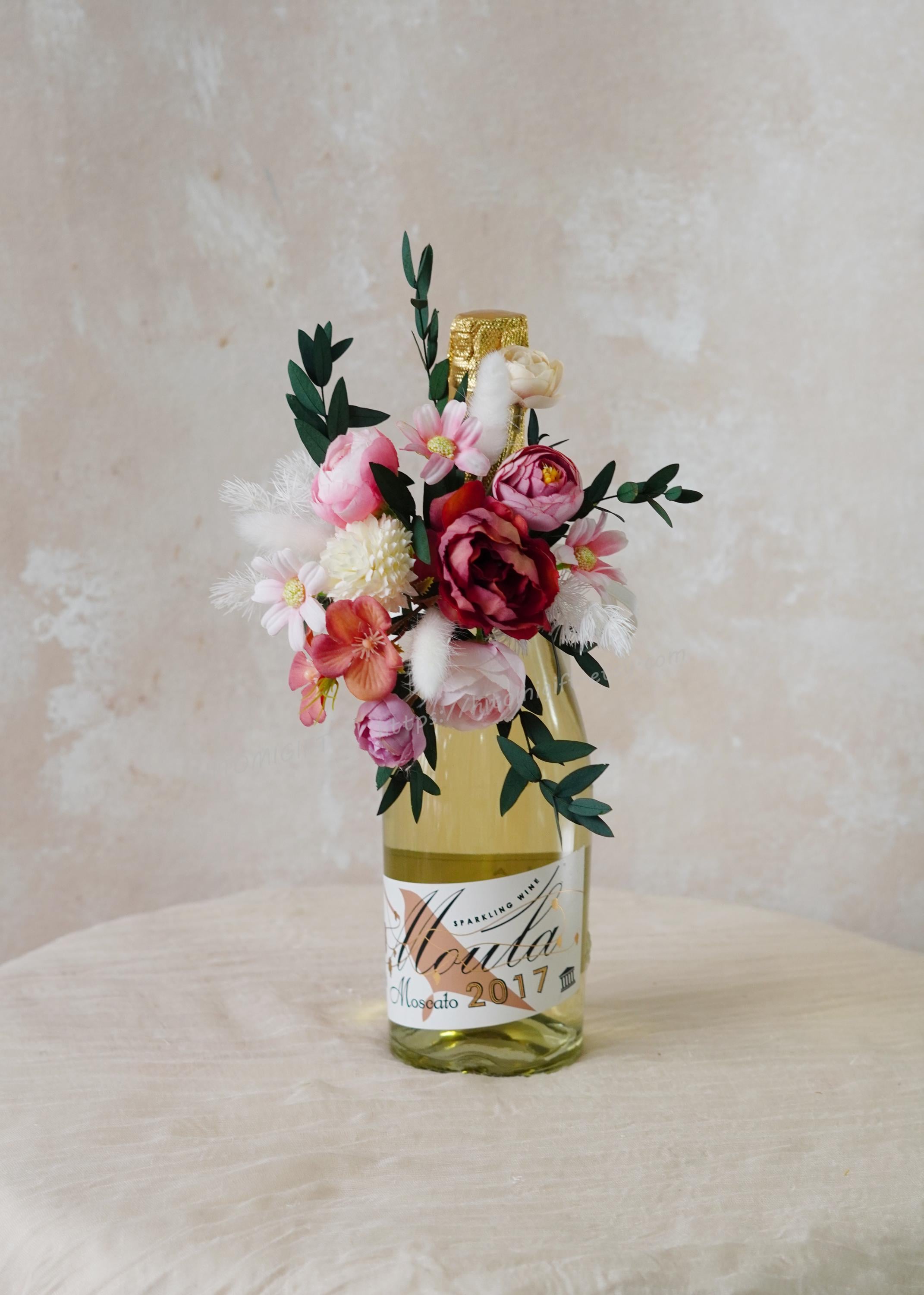 Bunter Weinflasche-dekorative Blumen, Burgunder-Weinflaschen-Blumenstrauß, Weinflaschen-Blumenstrauß, Wein-Geschenk, Champagner-Flaschenblumenstrauß