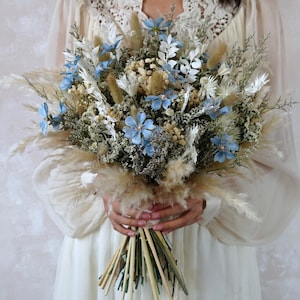Hellblauer Seidenblumenstrauß, blauer Hochzeitsstrauß, Braut- und Brautjungferstrauß, getrocknete Blumenstrauß, Pampasgrasstrauß, Hochzeitsdekoration