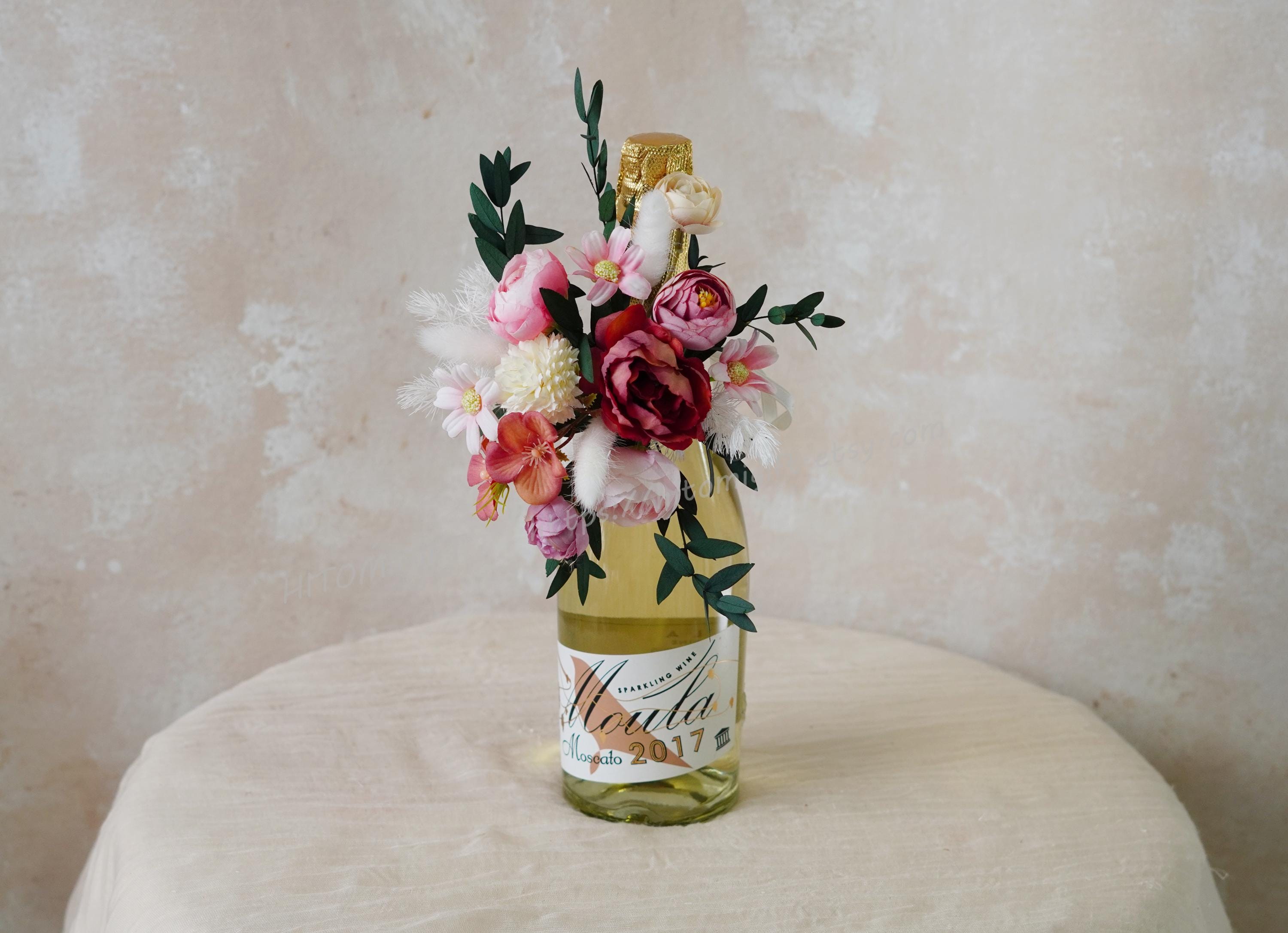 Bunter Weinflasche-dekorative Blumen, Burgunder-Weinflaschen-Blumenstrauß, Weinflaschen-Blumenstrauß, Wein-Geschenk, Champagner-Flaschenblumenstrauß