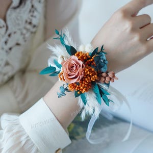 Rust Pampas  wrist corsage /Burnt Orange Corsage/Wedding Corsage/Dried Flower Corsage/Bridal Corsage/Flower Bracelet/Vintage accessories