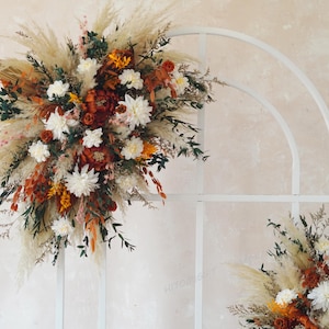 Arco floreale autunnale per matrimonio, arco floreale autunnale color ruggine, parete decorativa in erba della pampa, sfondo per matrimonio, arco rustico con fiori secchi