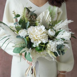 White Wedding Bouquet,Bridal Bouquet,Green Bouquet,Pampas Grass bouquet,Wedding decoration,Silk Bouquet,Bridesmaids Bouquet