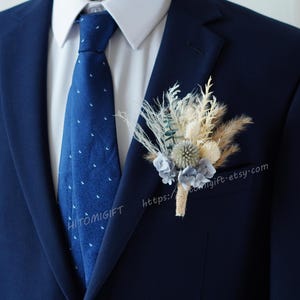 Wedding groomsman|Blue corsage|Wedding arrangement|Blue wedding corsage|Pampas grass corsage|Dried flower bouquet