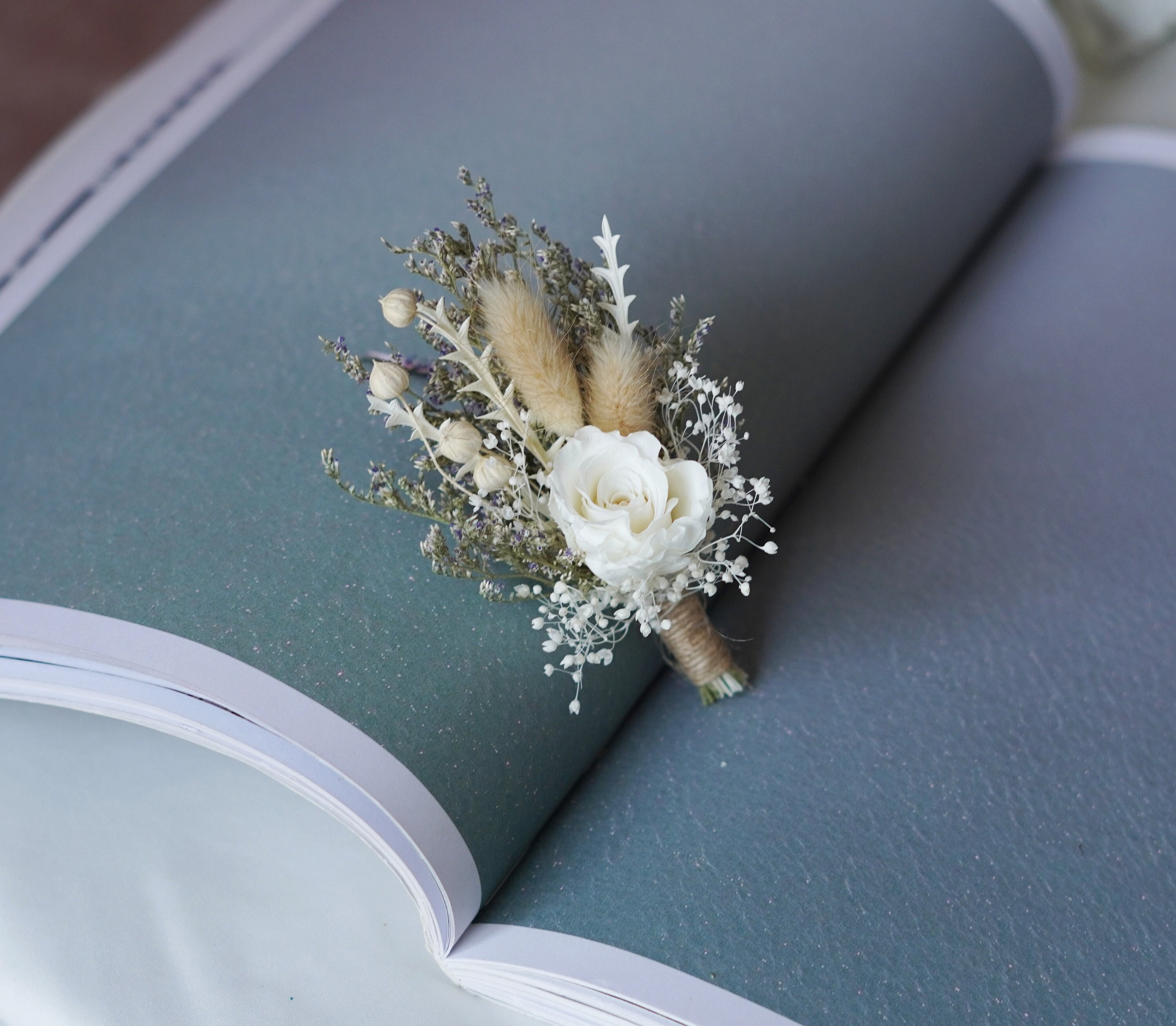 White Boutonnières/Wedding Boutonniere/Dry Flower Boutonniere/Mini Dried Flower Bouquet/Dried Boutonniere