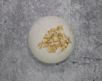 Oatmeal Milk and Honey Large Bath Bomb | Color Surprize