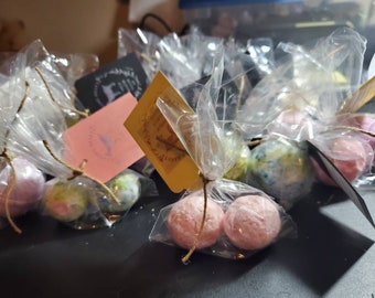 Bath bombs and mini kid's bath bombs