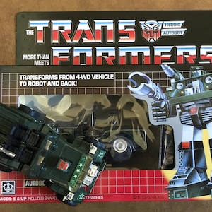 新品　未開封　アメリカ版　ハウンドG1 02 サイバトロン トランスフォーマー 破壊衝動を宿す最新のG1デザイン！『トランスフォーマー ウォー