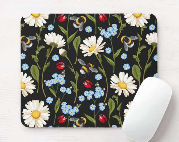 Bug Floral Print Mouse Pad, Rectangle or Round Black Daisy & Ladybug Vintage Insects/Bug Print Mousepad, Red/Blue/Green Ladybugs Flowers