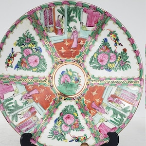 Vintage Famille Rose Medallion Porcelain 14&quot; Round Platter, Decorative Dish With Rose Medallion Red Carpet 6 Panel Design