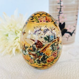 Vintage Satsuma EGG featuring Pheasants, Hand Painted Moriage Style Decorative Egg, Ceramic Asian Scenic Egg Depicting Florals And Birds