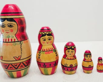 Muñeca rusa vintage de anidación, muñeca Babushka Matryoshka de madera pintada a mano, juguete de muñeca tradicional,