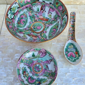 Vintage Rose Medallion Famille Small Ramen Bowl, Vintage Porcelain Painted Hand Rose Medallion Bowl con pájaros, mariposas y peonías