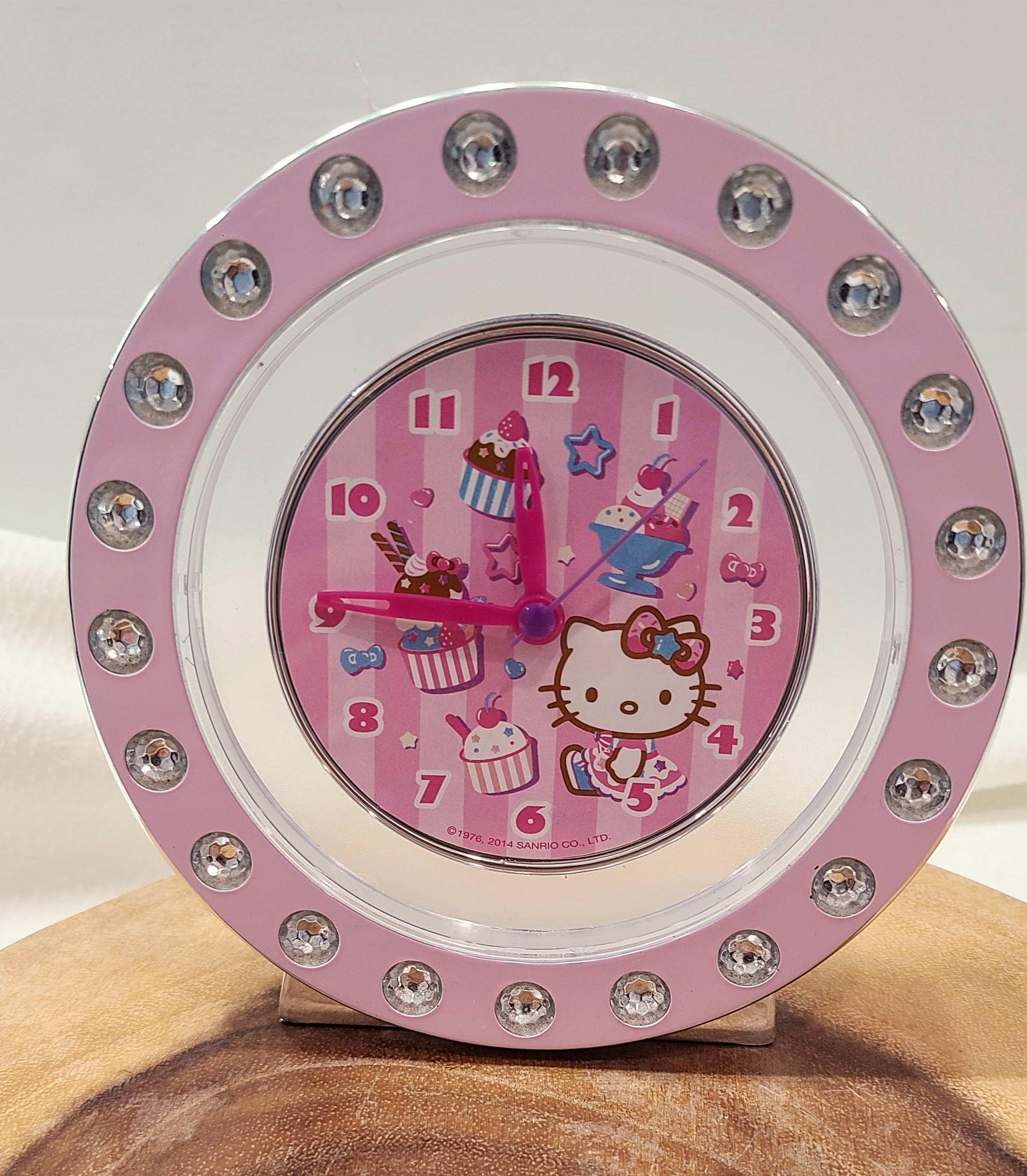 Rare Working Hello Kitty Alarm Clock, Fun Sanrio Pink Stripes, Cup Cakes  and Ice Cream Sundae Hello Kitty Alarm Clock, -  Sweden