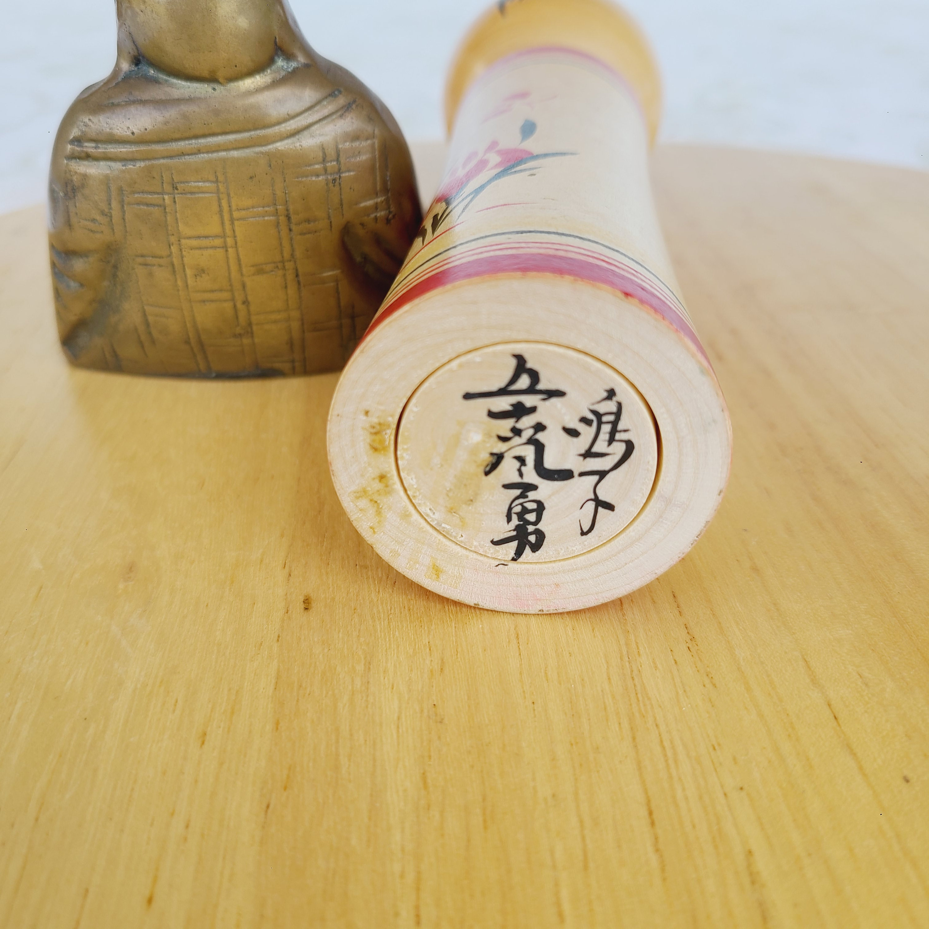 Poupée Kokeshi style Shingata signée Nidaime Takechika