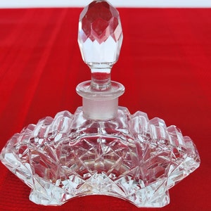 Vintage Crystal Perfume Bottle,  Crystal Cologne Bottle With Faceted And Grounded Stopper,   Perfume Bottle, Art Deco Bottom,