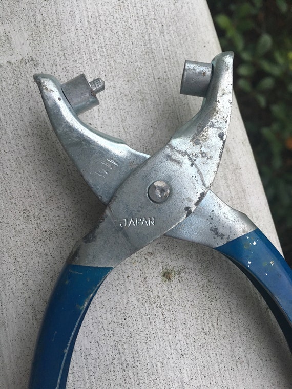 C.S.Osborne /& Co Eyelet Pliers Remover 256 MPN #17290 No