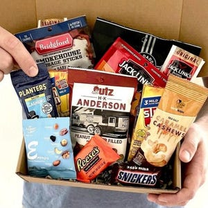 Snack Care Package, College Student Gift Box, Roommate Snack Gift, Sweet Salty Treats, Snack Gift Box with Custom Message Card