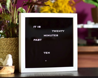 Englische Word Clock - weißer Rahmen elektronische Uhr, moderne LED-Uhr, Schreibtisch Clook