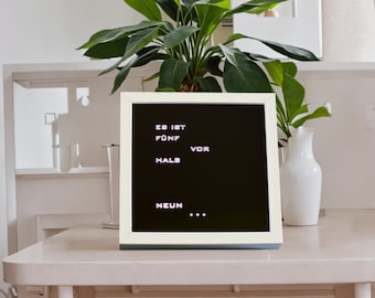 Word clock allemande - horloge LED blanche, horloge avec cadre blanc, horloge de bureau ou murale