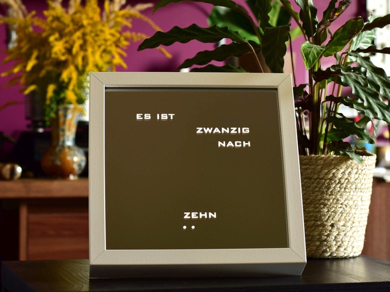 Word Clock Spiegeluhr, weiße LED-Uhr, weiße Rahmenuhr, Schreibtisch oder Wanduhr Bild 8