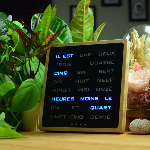 Franse Multicolor Word Clock - RGB led klok, houten elektronische klok, moderne houten klok, bureau clook