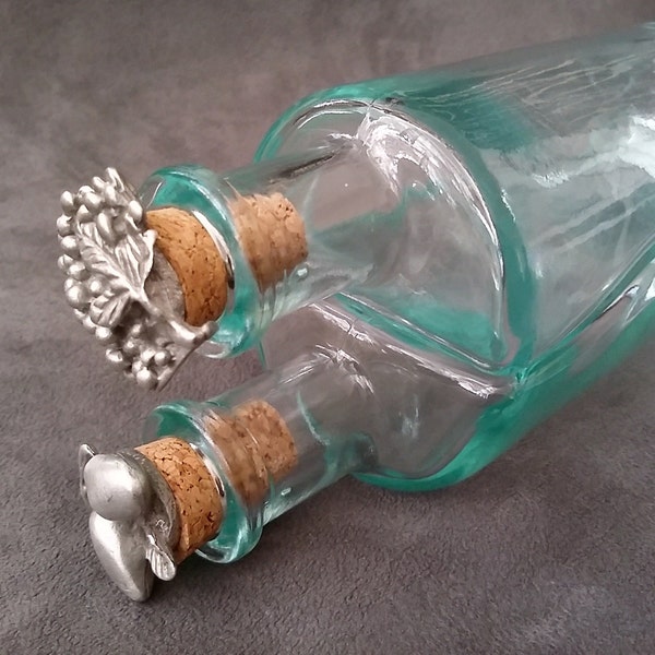 Vintage années 70 magnifique bouteille en verre avec couvercle Liège, bouteilles de 100 ml, huile et vinaigre bouteilles, deux courbes bouteilles avec bouchons d'étain, Italie