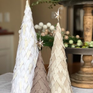 Mini árbol de Navidad, decoración navideña de mesa, árbol de tela pequeño, árbol de Navidad con estrella, decoración navideña rústica, regalo de Navidad para inauguración de la casa.
