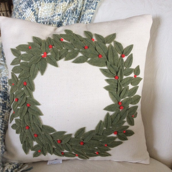 Christmas Wreath Pillow Cover, Holiday 3D Felt Wreath Pillow, Wreath Applique Throw, Accent Sham,Christmas Wreath, Somerset Holiday Feature