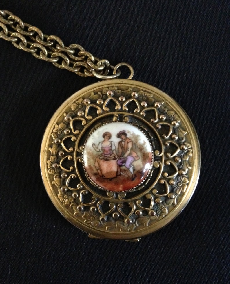 Vintage Gold Tone Enamel Locket with Chain M391-4 image 1