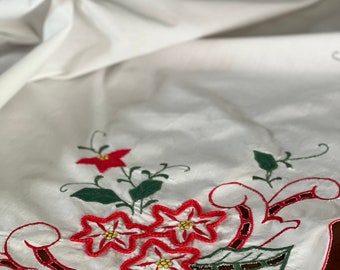 Vintage Christmas/Holiday Embroidered Tablecloth with 10 Matching Napkins