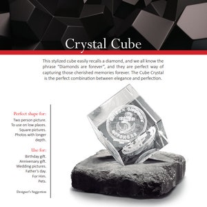 Puede incluir: Un cubo de cristal transparente con un diseño de ancla grabado. El cubo está sentado sobre una roca gris. El texto "Crystal Cube" está en la parte superior de la imagen. El texto "Perfect shape for: Two person picture. To use on low places. Square pictures. Photos with longer depth." está en el lado izquierdo de la imagen. El texto "Use for: Birthday gift. Anniversary gift. Wedding pictures. Father's day. For Him. Pets." también está en el lado izquierdo de la imagen.