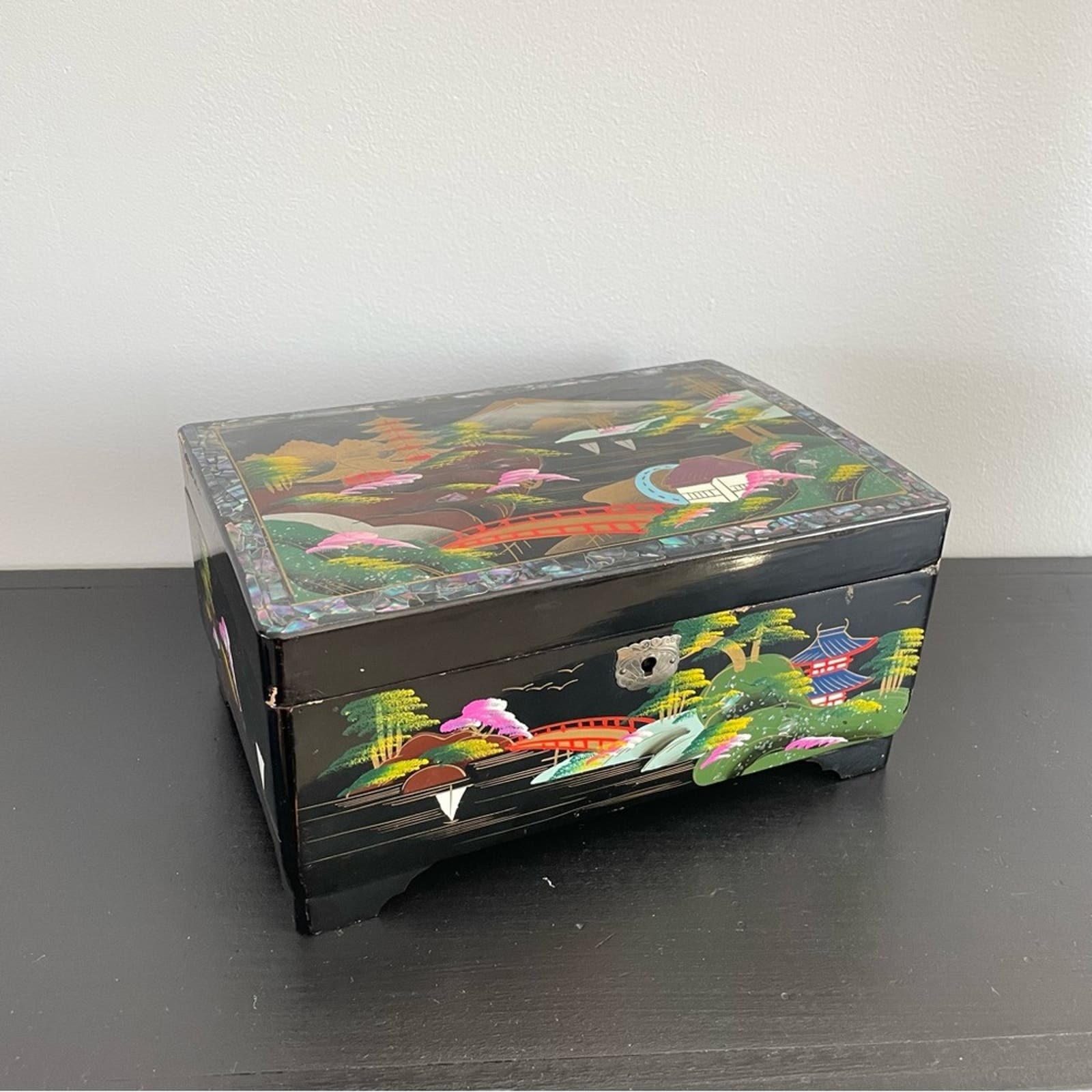 Vintage | Japanese Black Lacquer Jewelry Music Box Mother of