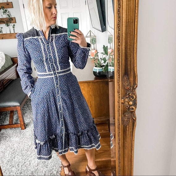 gunne sax midi dress 1970s Gunne Sax Calico Floral Dress: Victorian Corset Midi
