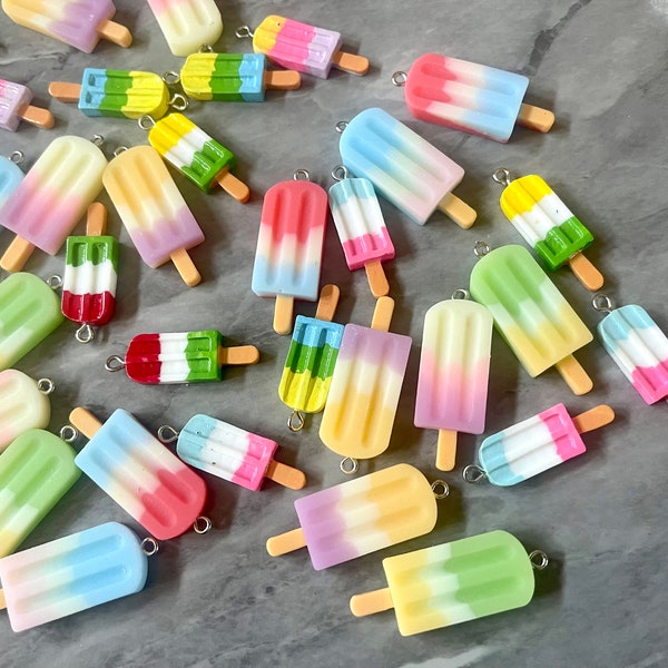 VENTE EN GROS 40 pendentifs Popsicle, friandises estivales colorées en résine, perles de cornet de crème glacée cabochon, liquidation des ventes